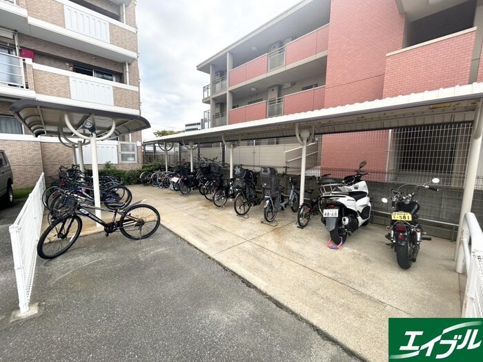 物件外観写真5　(駐輪場)