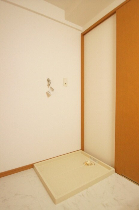 物件内観写真14　(洗濯機置場)