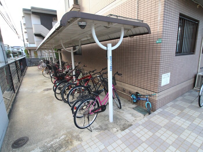 物件外観写真3　(駐輪場)
