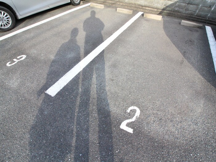 物件外観写真4　(駐車場)