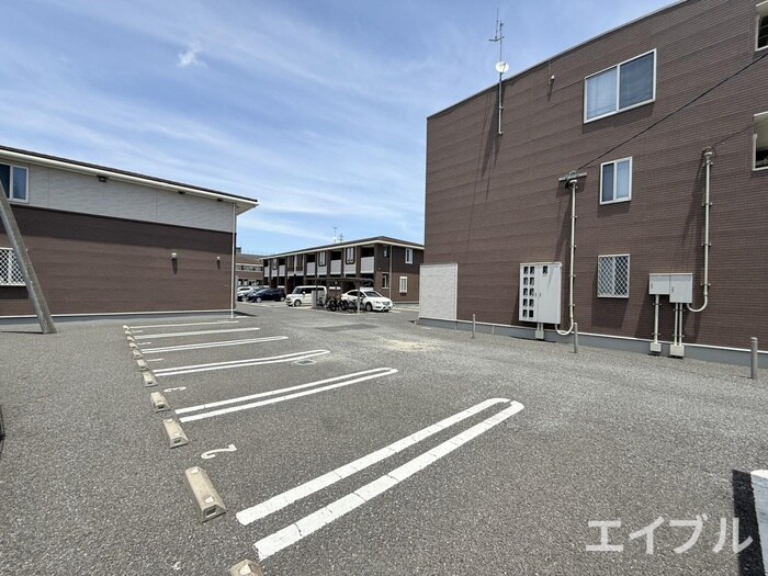 物件外観写真2　(駐車場)