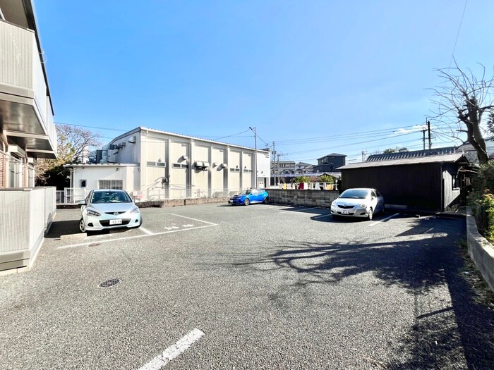 物件外観写真2　(駐車場)