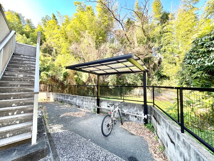 物件外観写真3　(駐輪場)