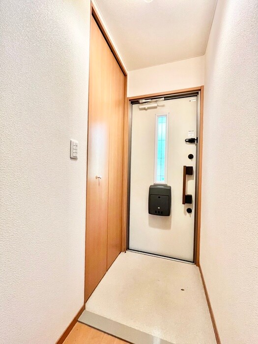 物件内観写真10　(玄関)