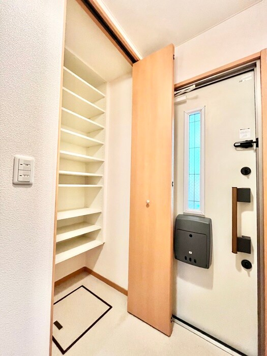 物件内観写真17　(靴箱)