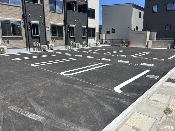 物件外観写真2　(駐車場)