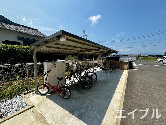 物件外観写真3　(駐輪場)