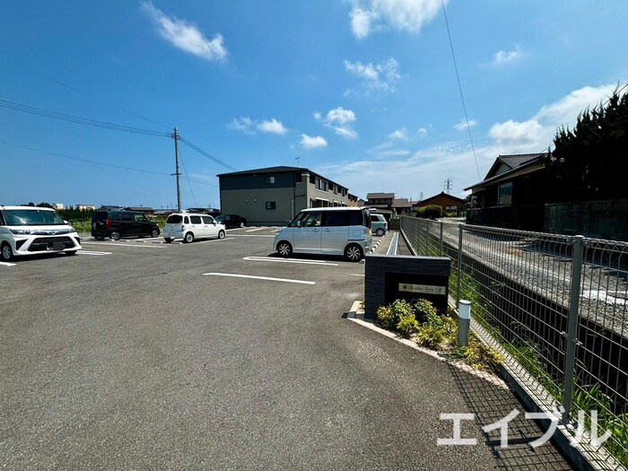 物件外観写真6　(エントランス部分)