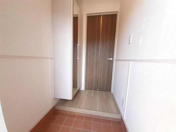 物件内観写真14　(玄関)