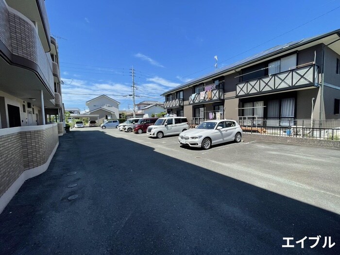 物件外観写真3　(駐車場)