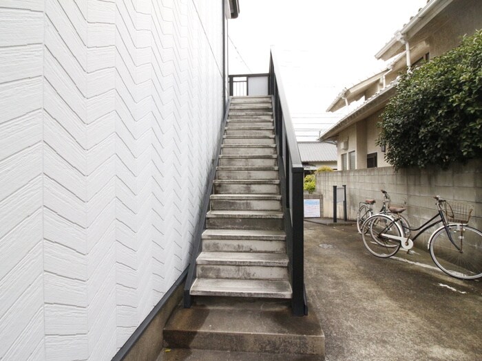 物件外観写真3　(エントランス部分)