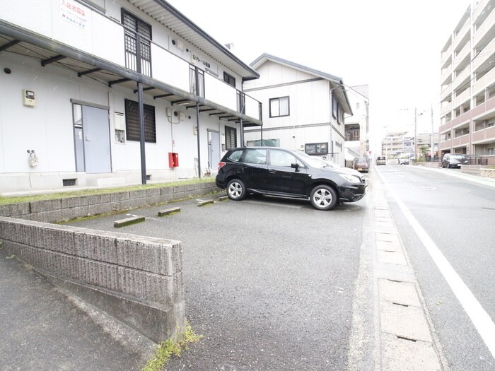 物件外観写真6　(駐車場)