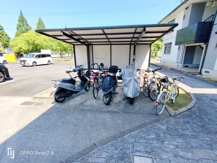 物件外観写真4　(駐輪場)