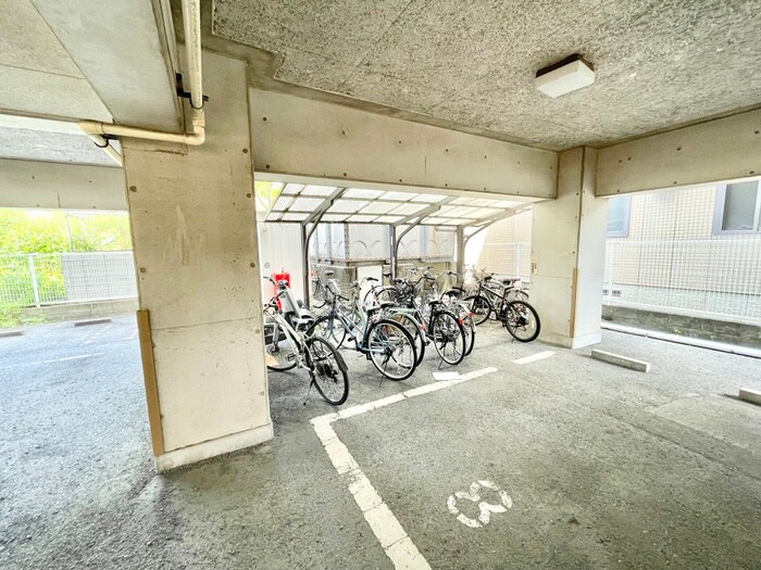 物件外観写真3　(駐輪場)