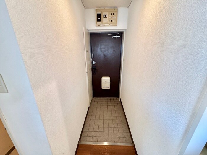 物件内観写真12　(玄関)