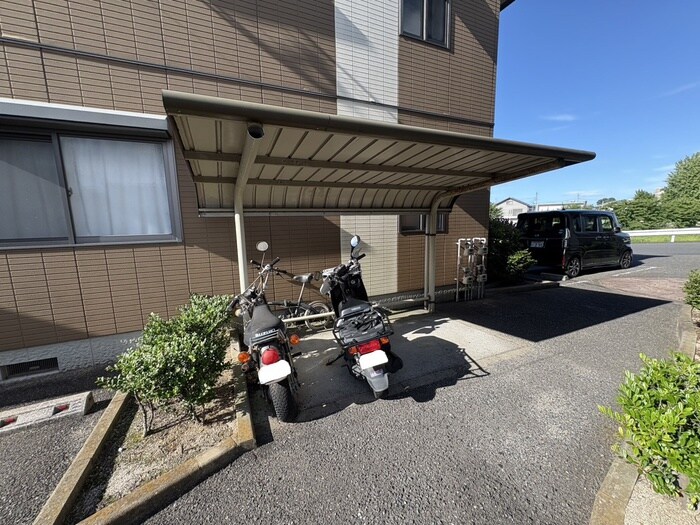 物件外観写真4　(駐輪場)
