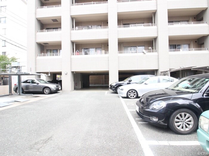 物件外観写真4　(駐車場)