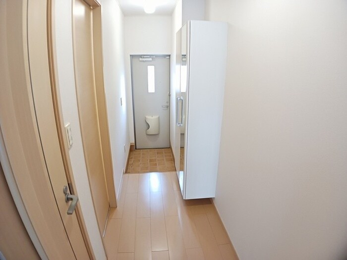 物件内観写真8　(玄関)