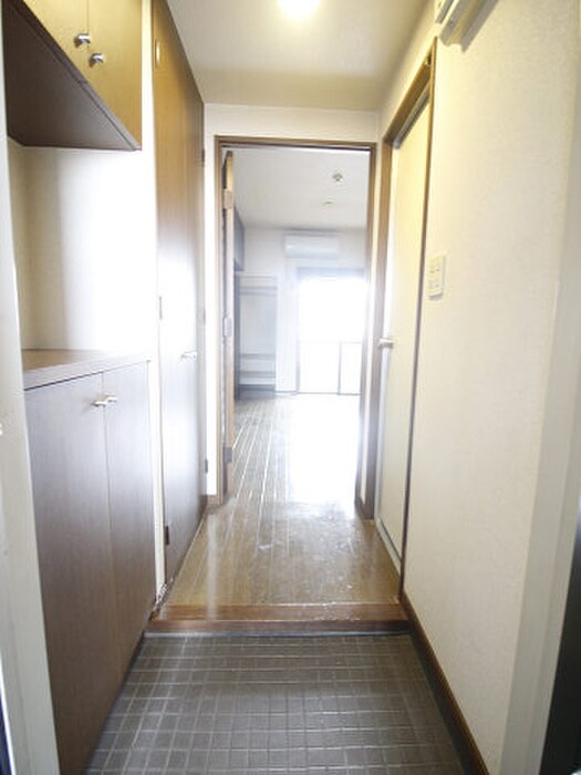 物件内観写真5　(玄関)