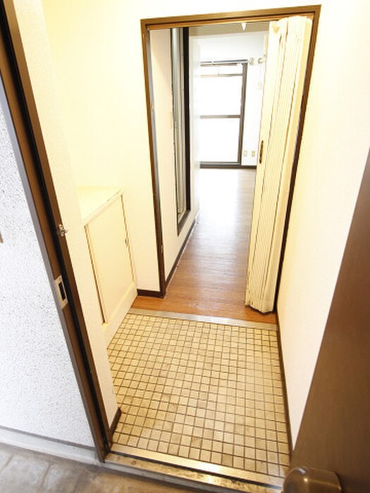 物件内観写真11　(玄関)