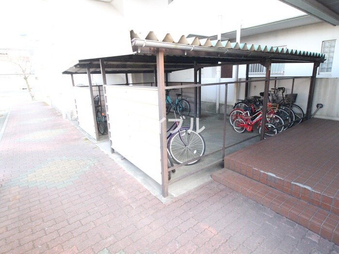 物件外観写真3　(駐輪場)