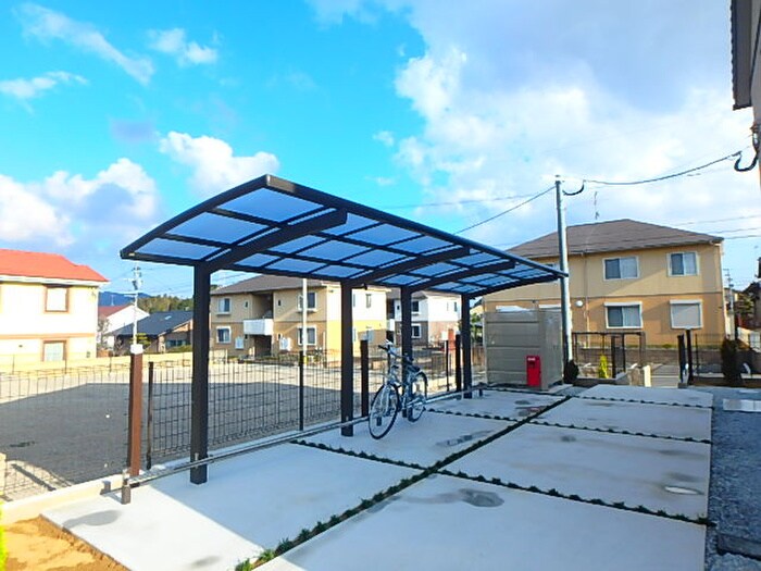 物件外観写真4　(駐輪場)