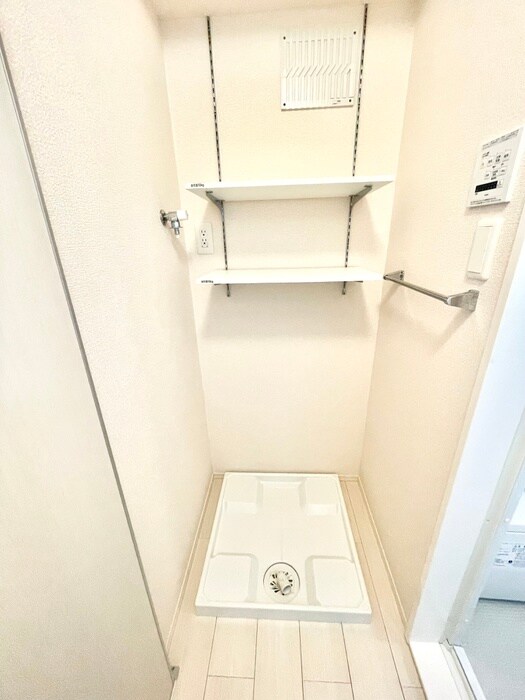 物件内観写真10　(洗濯機置場)