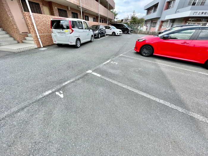 物件外観写真3　(駐車場)