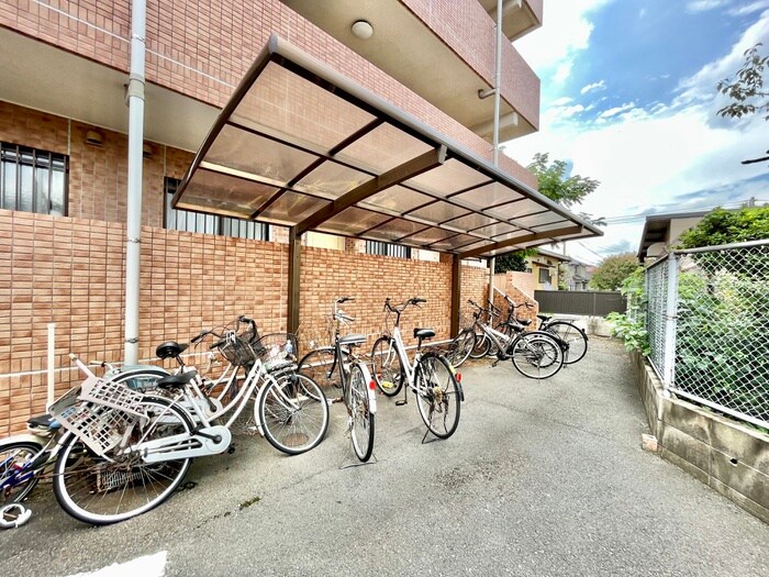 物件外観写真4　(駐輪場)