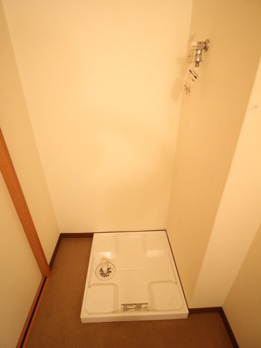 物件内観写真16　(洗濯機置場)