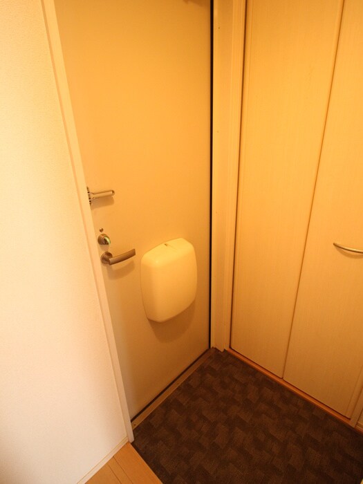 物件内観写真9　(玄関)