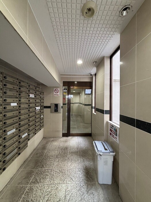 物件外観写真4　(エントランス部分)