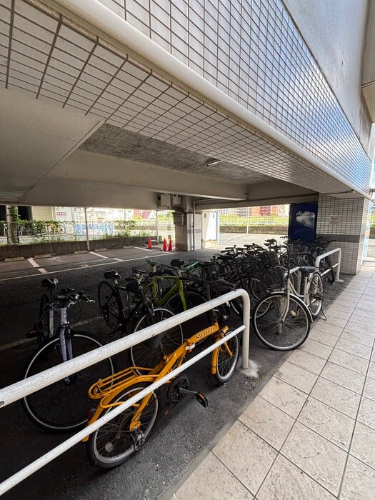 物件外観写真5　(駐輪場)