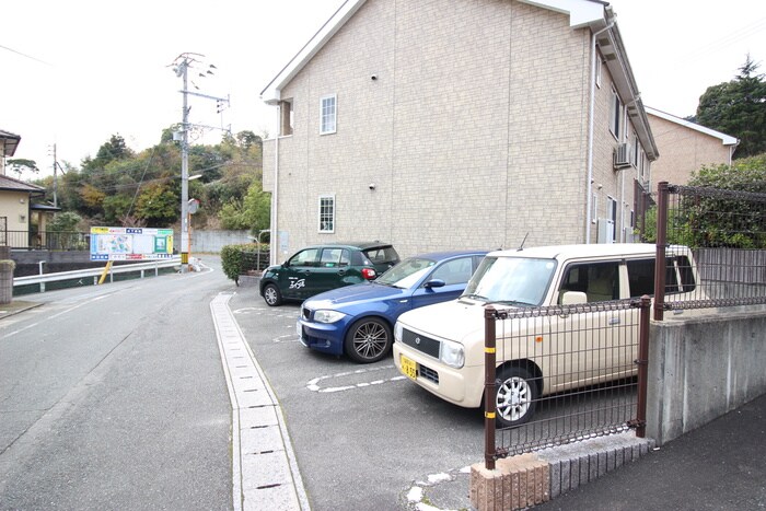 物件外観写真4　(駐車場)