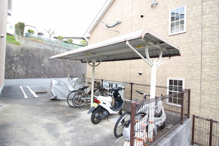 物件外観写真5　(駐輪場)