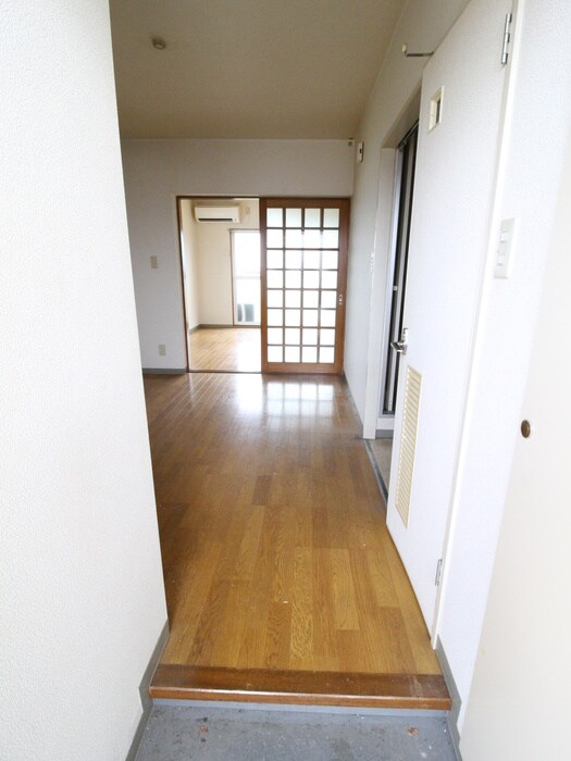 物件内観写真10　(玄関)