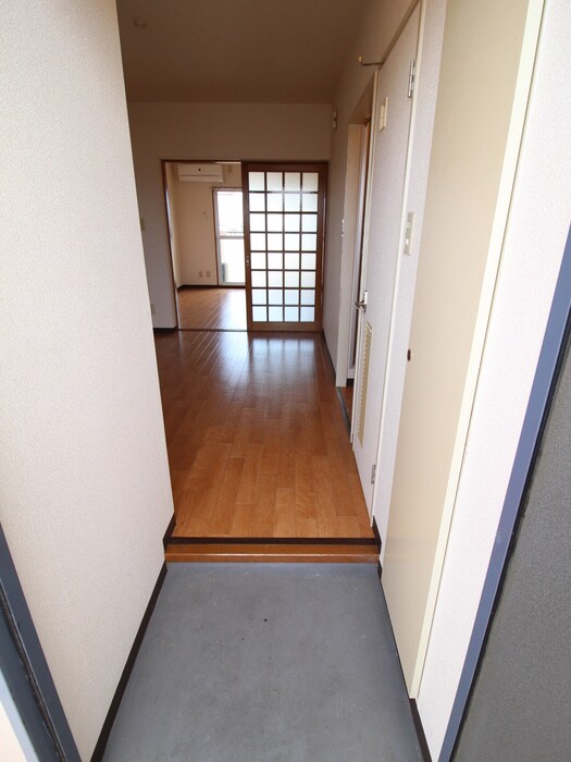 物件内観写真11　(玄関)