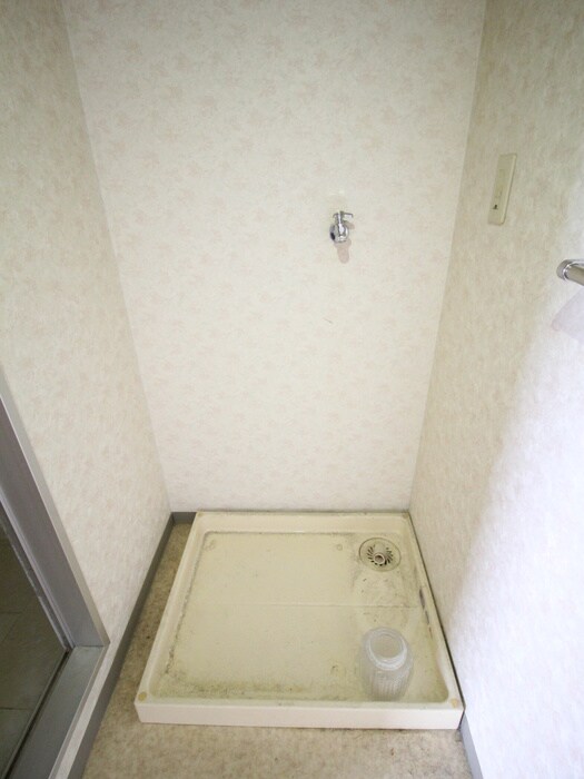 物件内観写真14　(洗濯機置場)