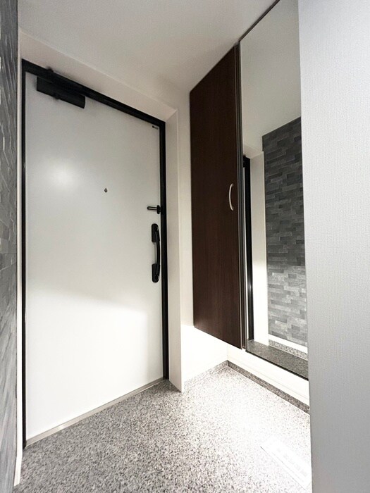 物件内観写真7　(玄関)