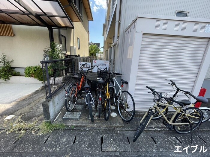 物件外観写真3　(駐輪場)