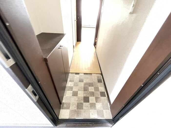 物件内観写真16　(玄関)