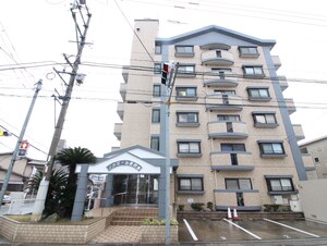 ファミール忠四郎外観写真