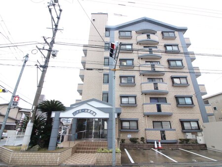 ファミール忠四郎外観写真