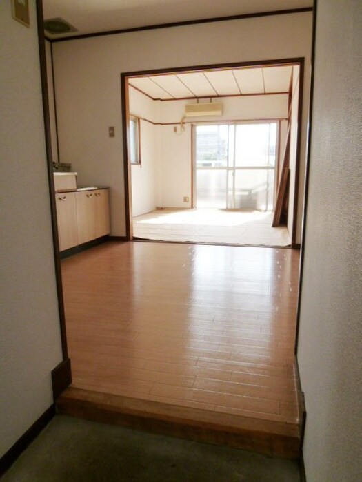 物件内観写真9　(玄関)