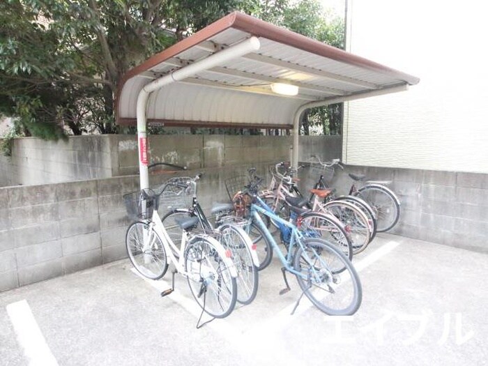 物件外観写真5　(駐輪場)
