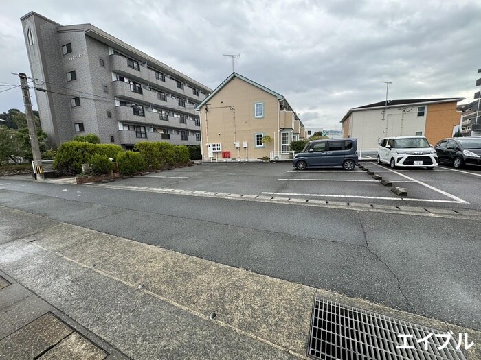 物件外観写真2　(駐車場)