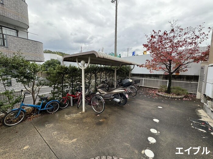 物件外観写真3　(駐輪場)