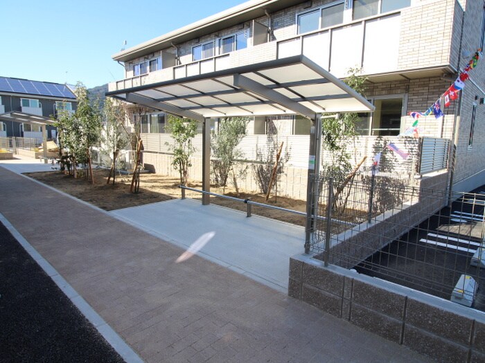 物件外観写真4　(駐輪場)