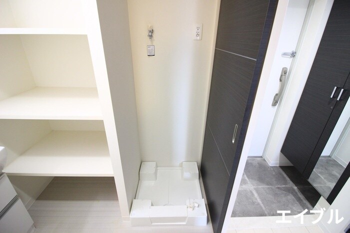 物件内観写真12　(洗濯機置場)