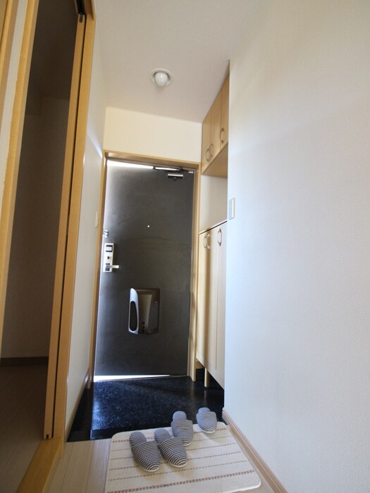 物件内観写真12　(玄関)